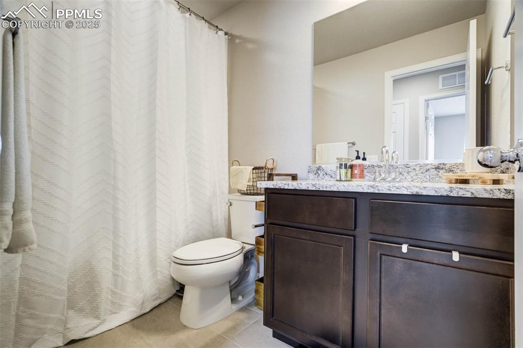 Image 43 of 45: Bathroom