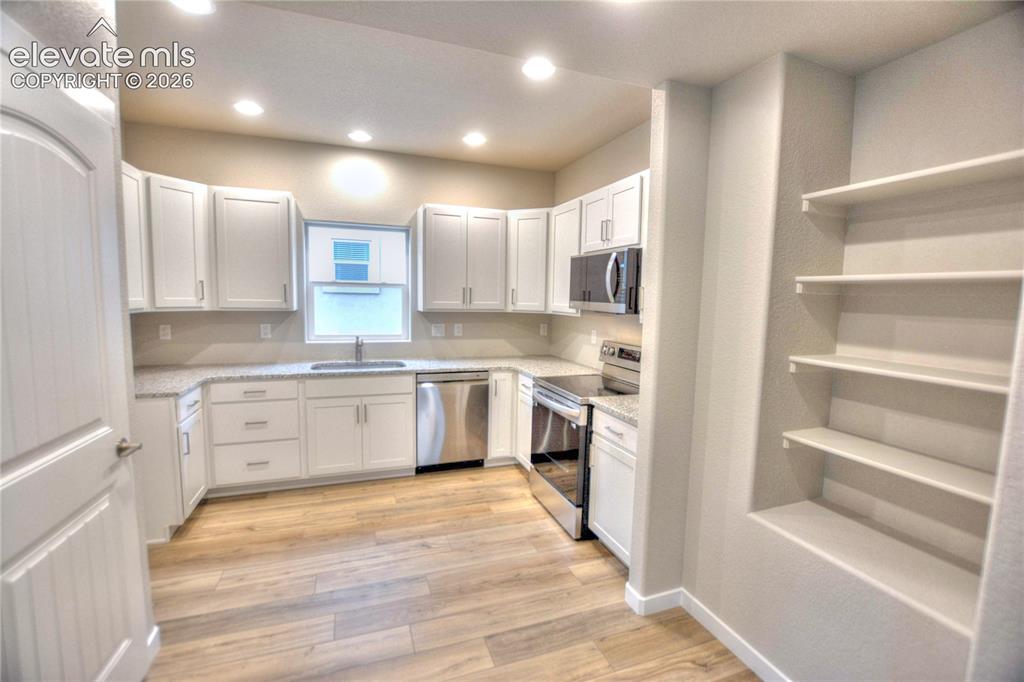 Image 6 of 24: Kitchen