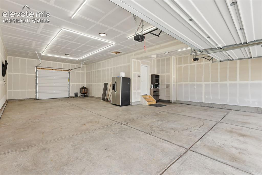 Image 6 of 34: Garage