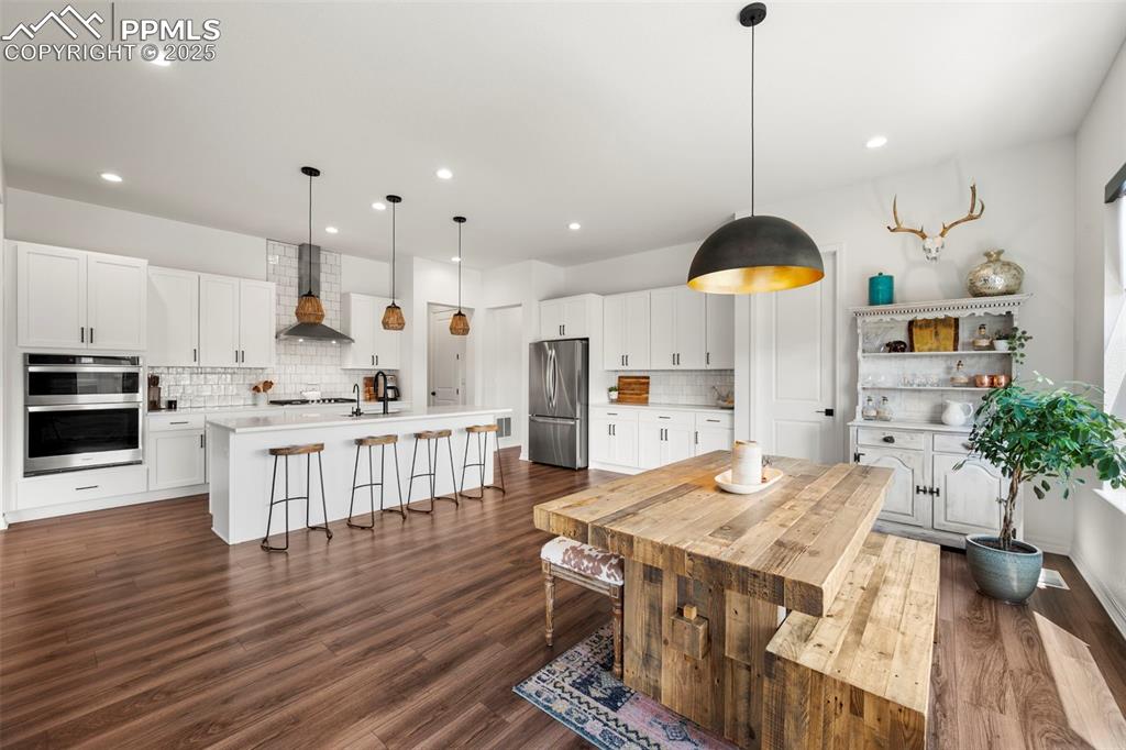 Image 11 of 50: Kitchen