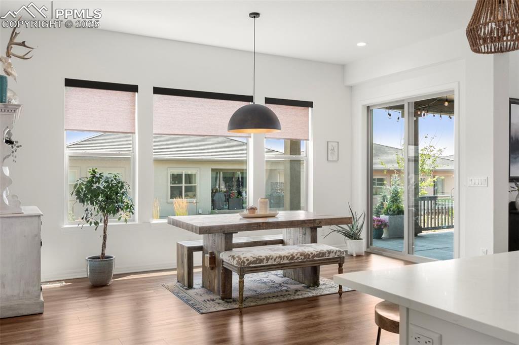 Image 16 of 50: Dining Area