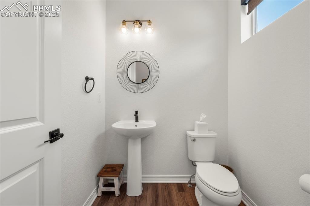 Image 18 of 50: Bathroom