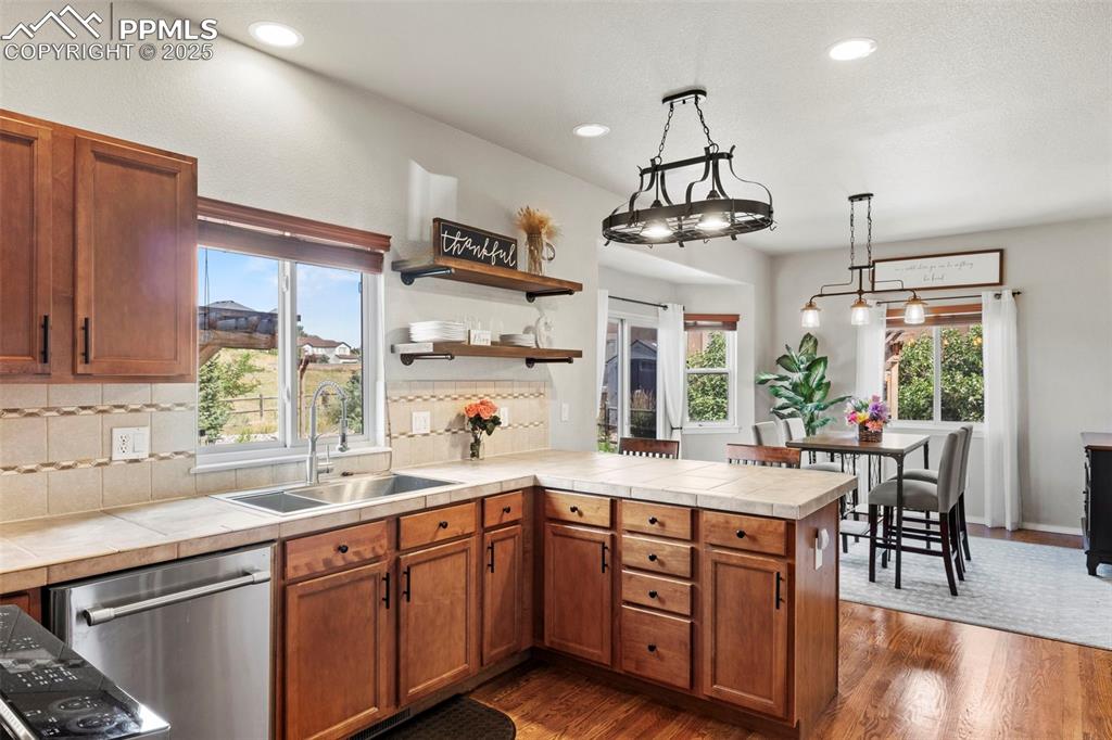 Image 11 of 41: Kitchen