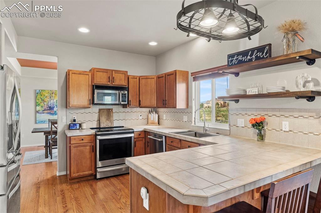 Image 12 of 41: Kitchen