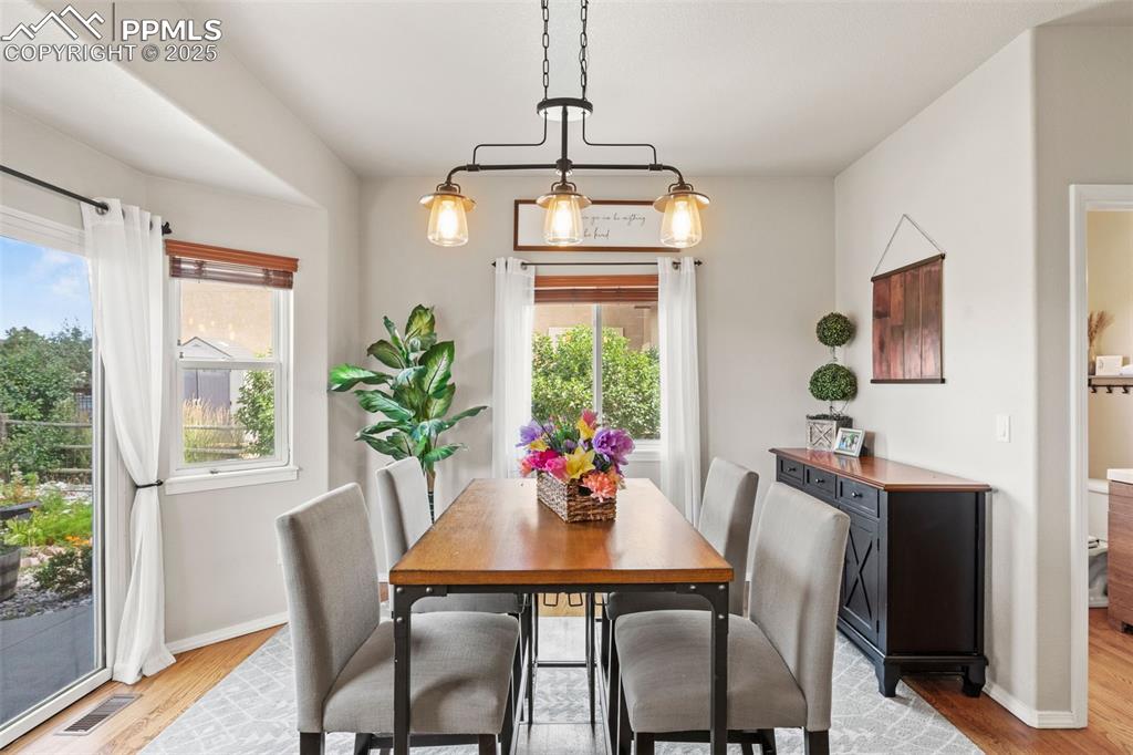 Image 17 of 41: Dining Area