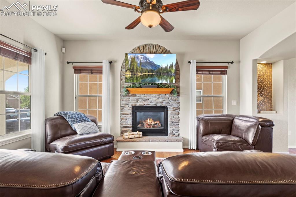 Image 7 of 41: Great gas fireplace