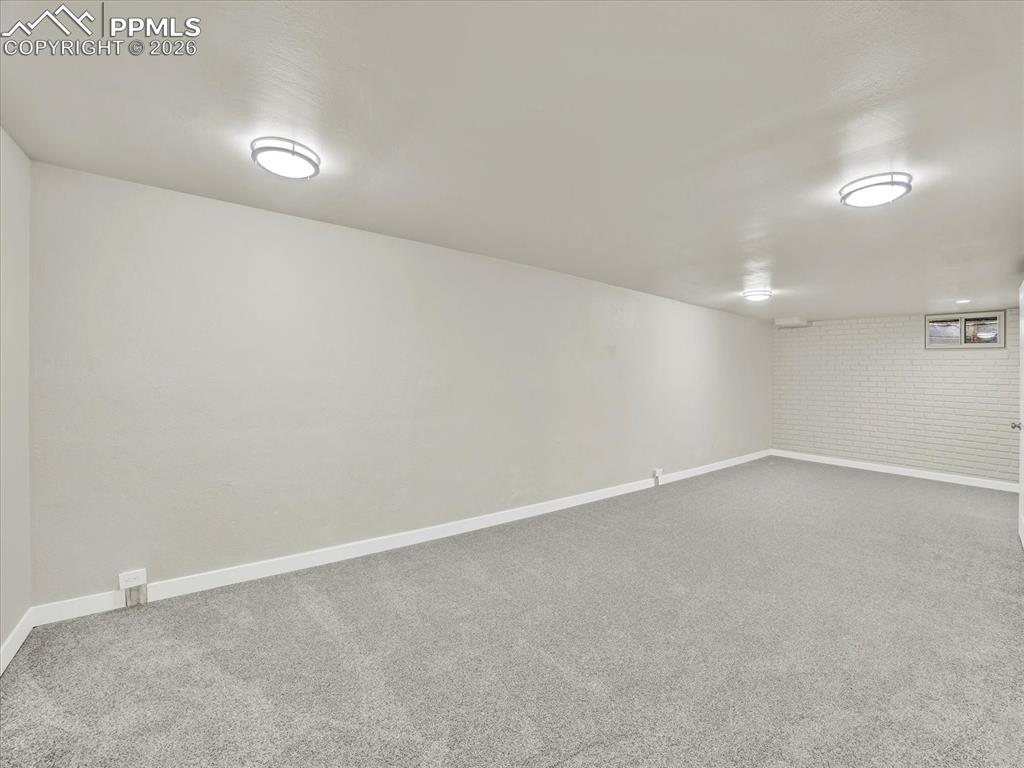 Image 21 of 42: Family Room