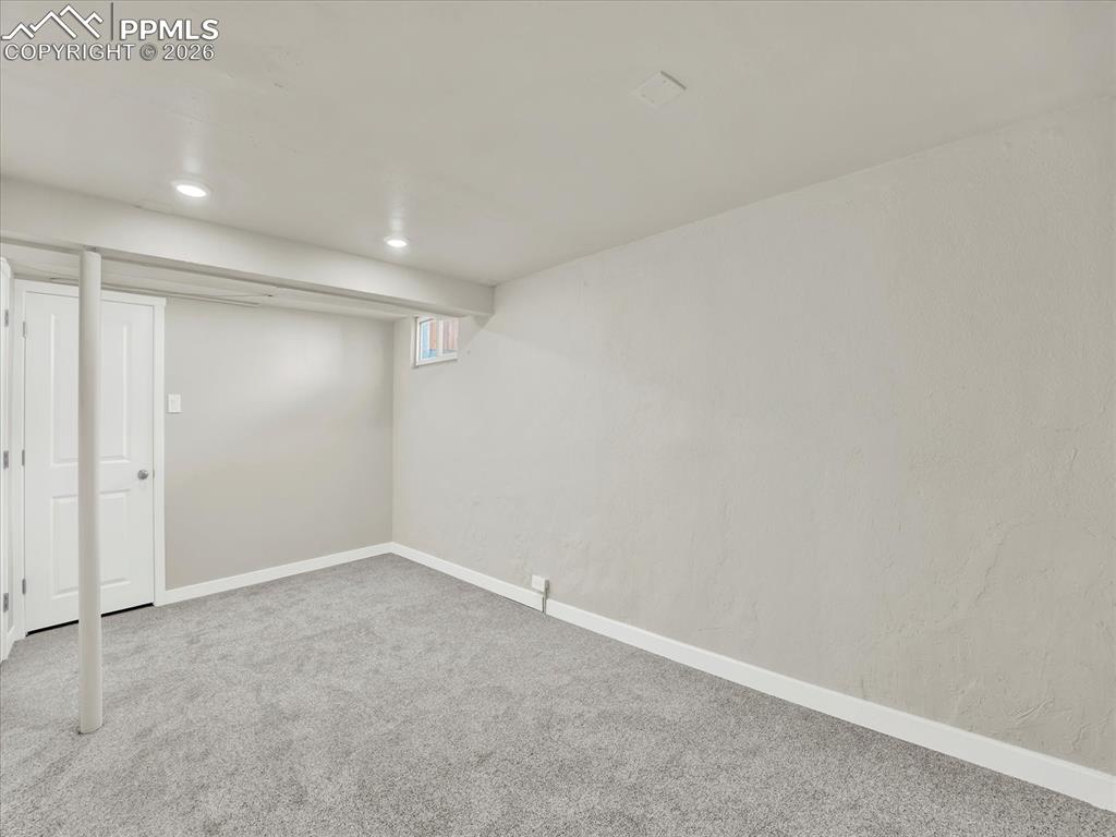 Image 25 of 42: Bedroom