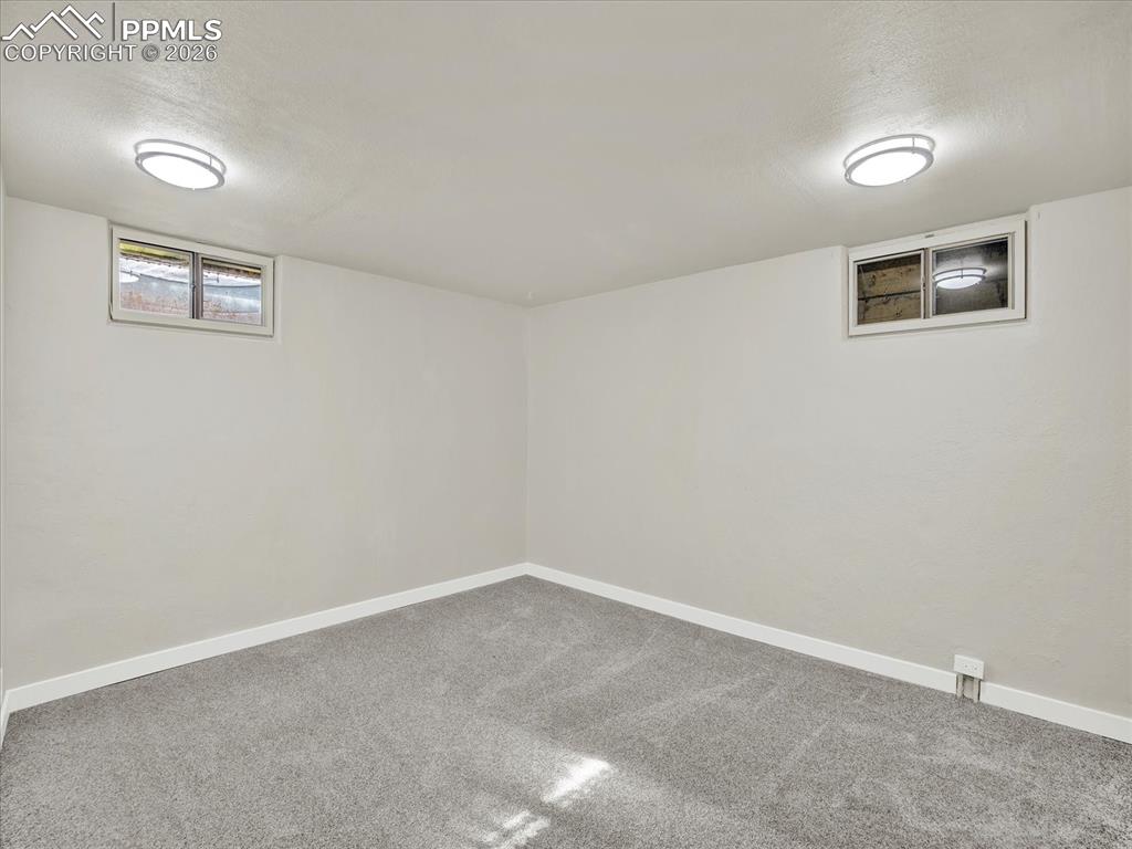 Image 26 of 42: Bedroom