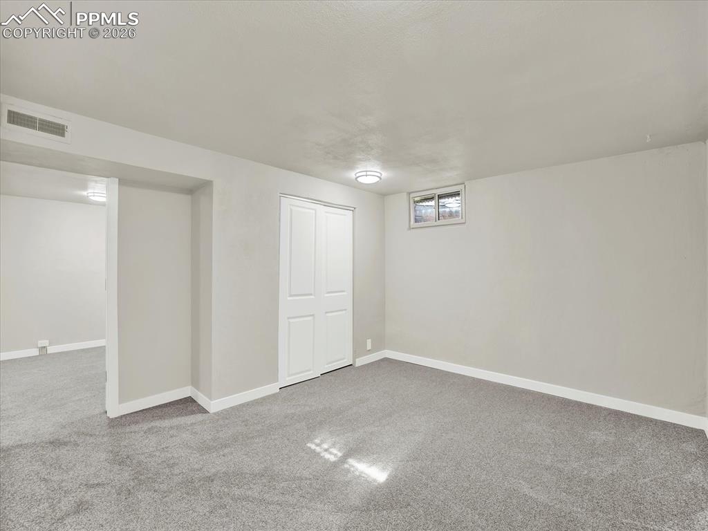 Image 27 of 42: Bedroom