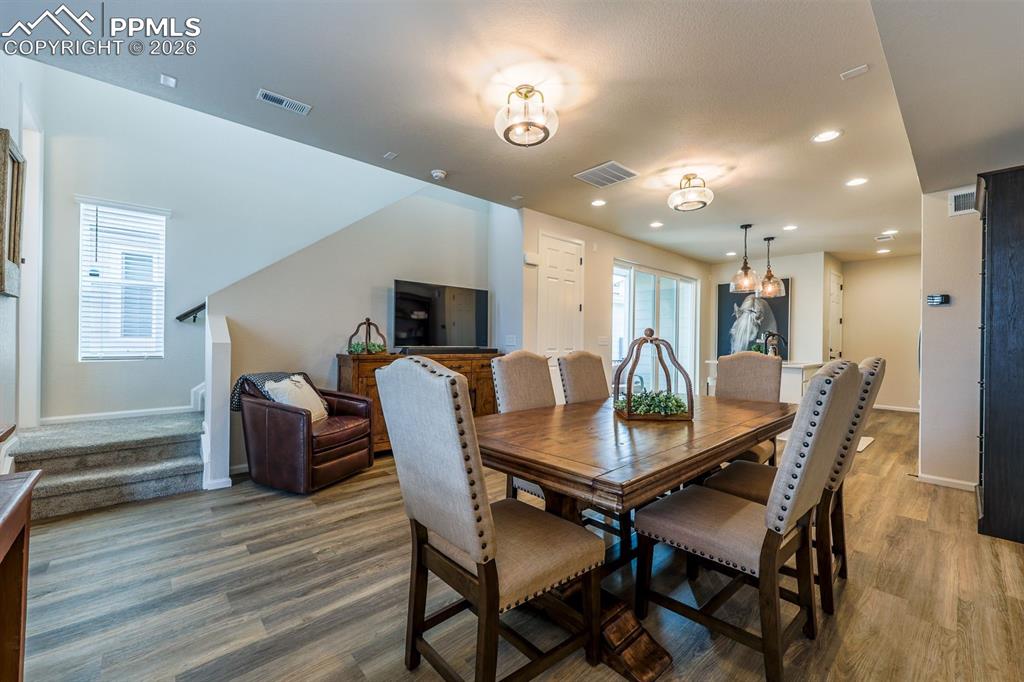 Image 10 of 32: Great Room!