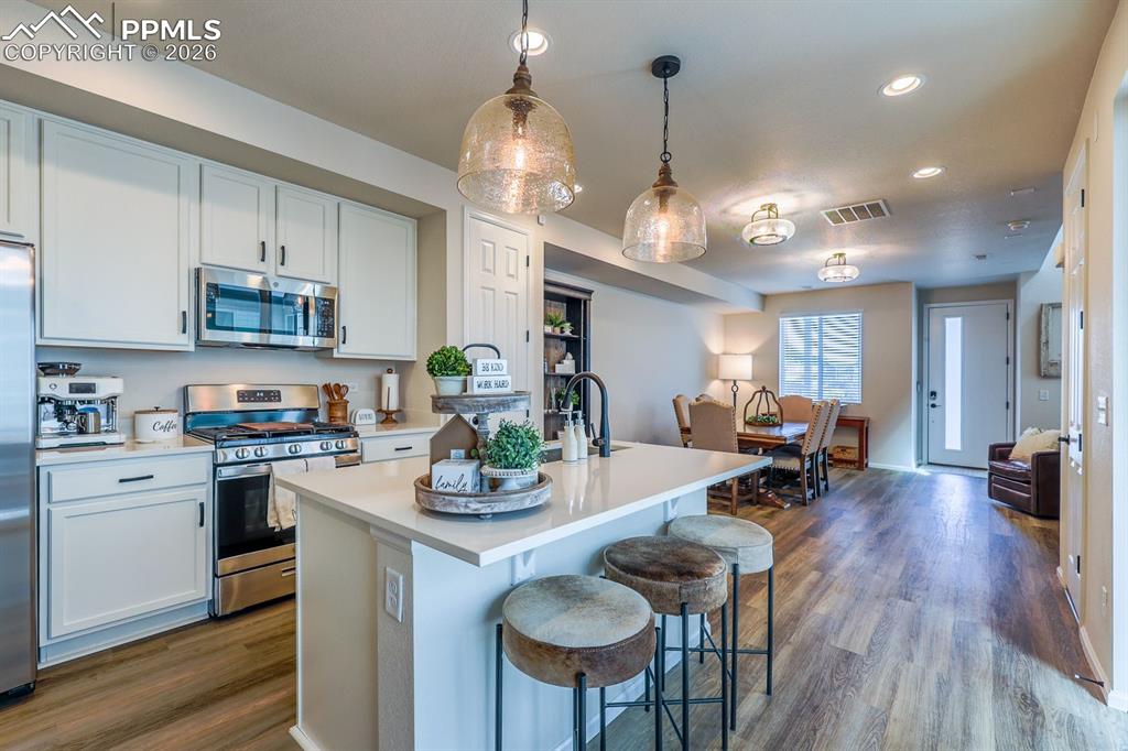 Image 6 of 32: Stainless Appliances!