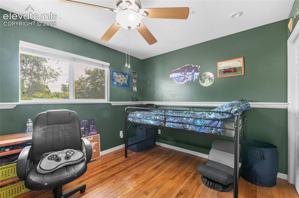 Image 12 of 20: Bedroom