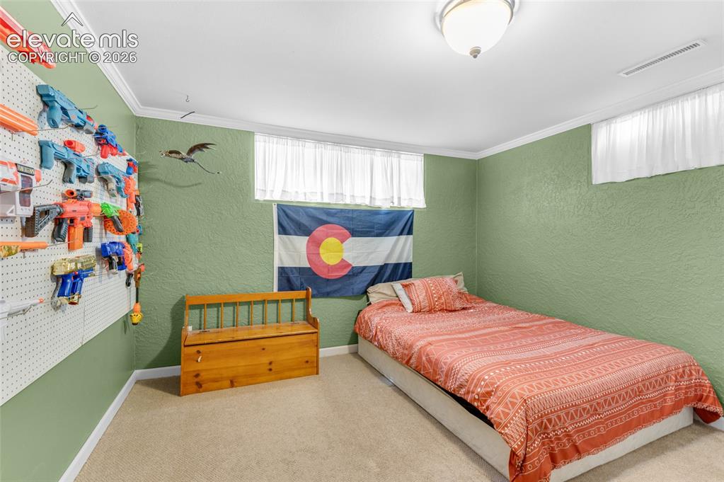 Image 15 of 20: Bedroom