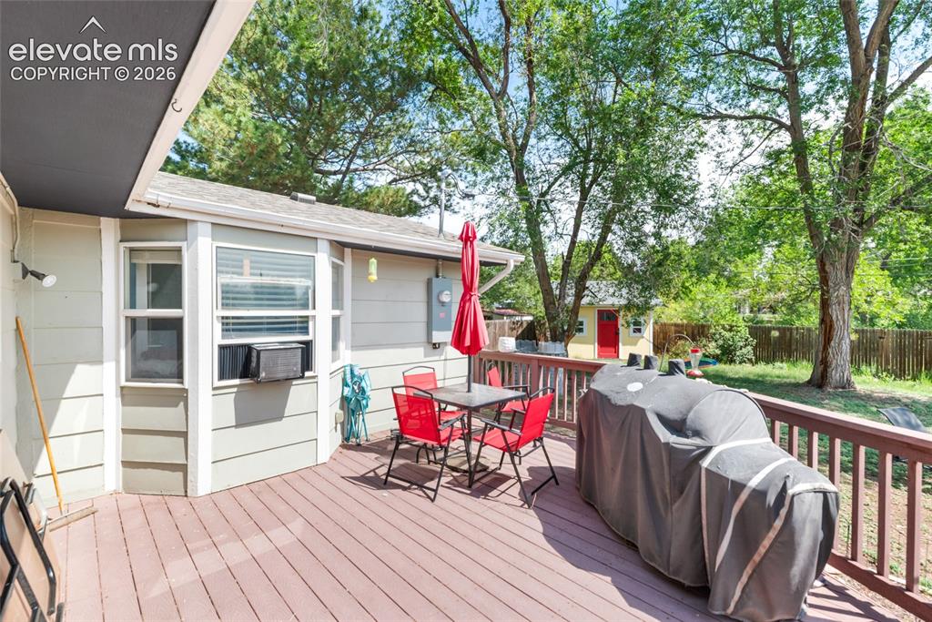 Image 17 of 20: Family Room