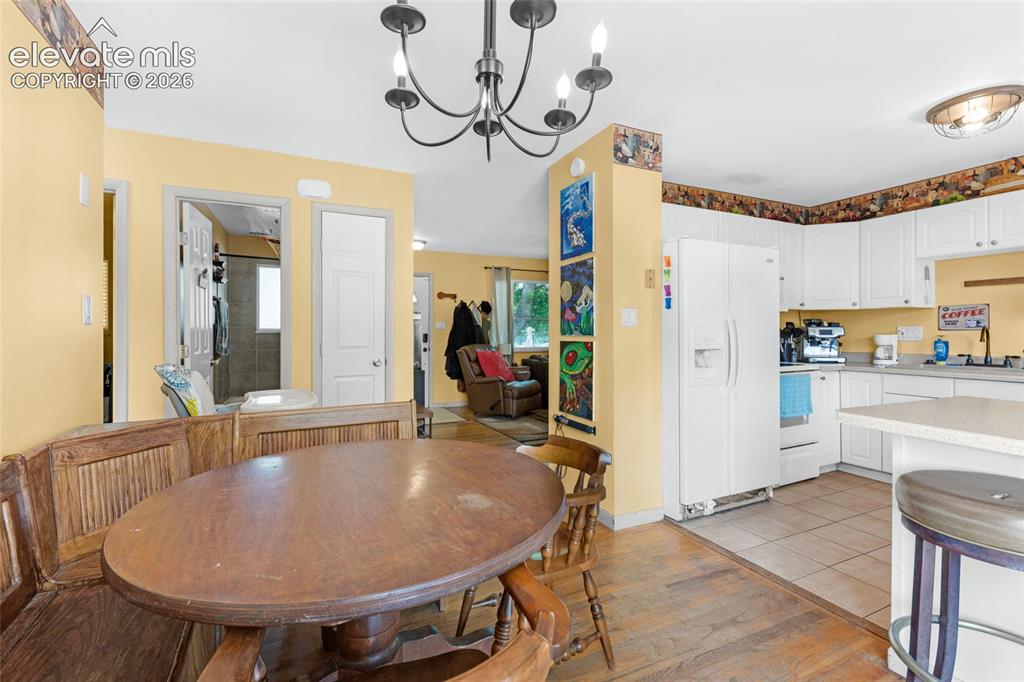 Image 5 of 20: Living Room