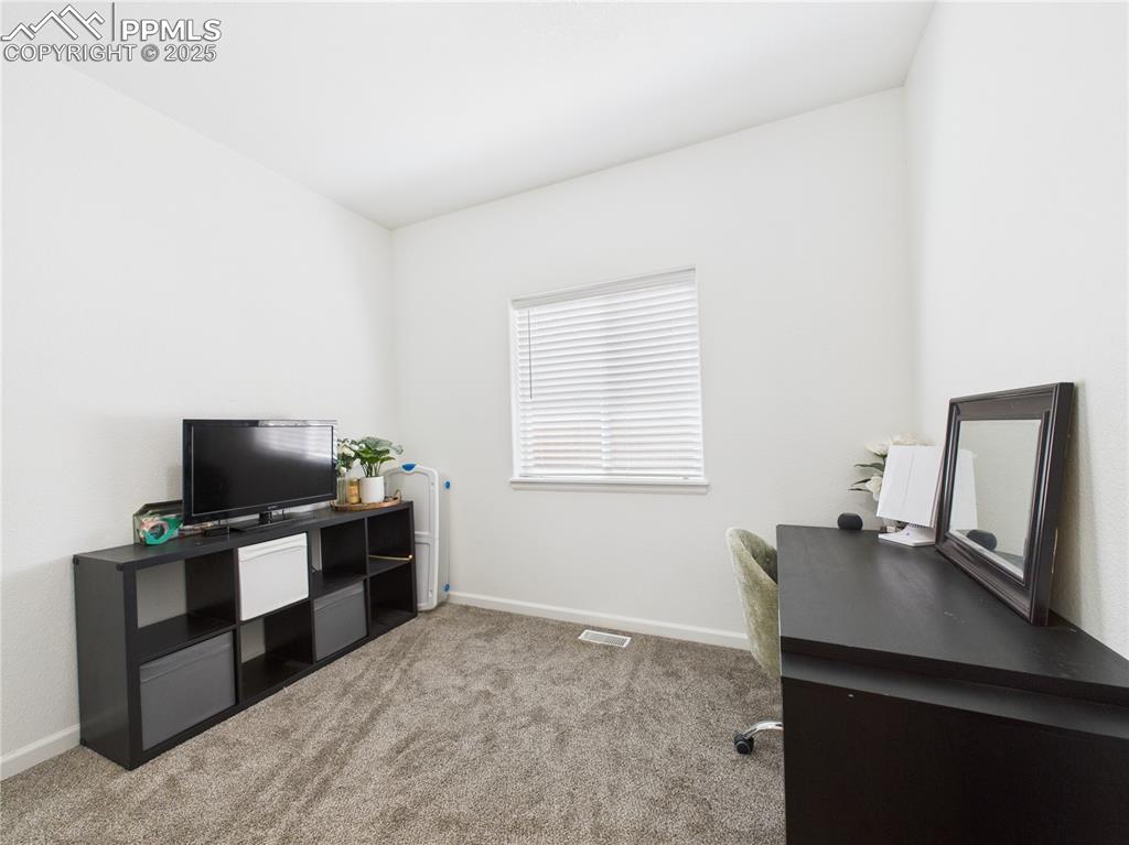Image 17 of 24: Office