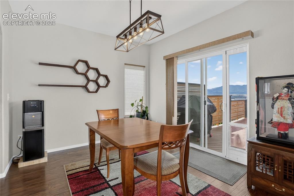 Image 7 of 31: Walk-out dining room