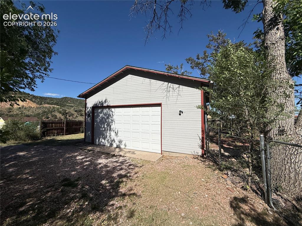 Image 5 of 15: Garage