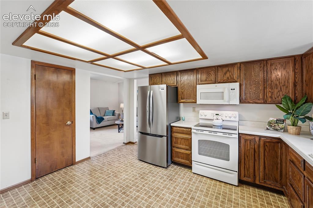 Image 11 of 45: Kitchen