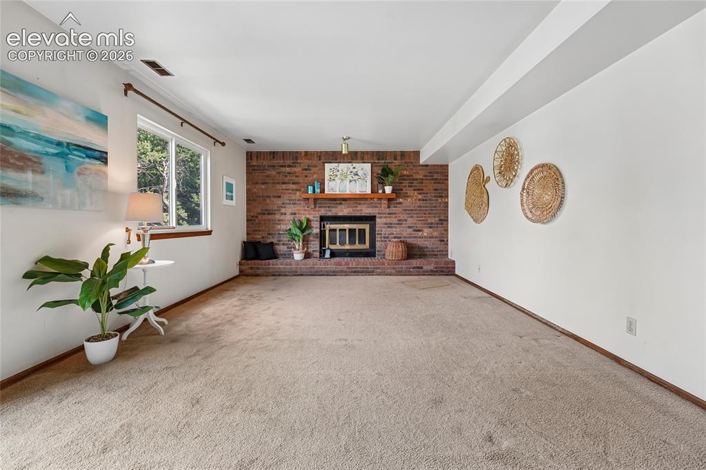 Image 18 of 45: Living Room
