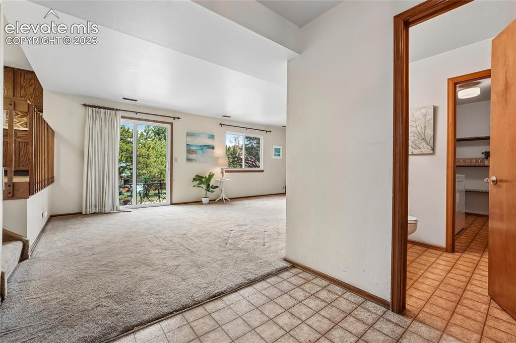 Image 19 of 45: Entry