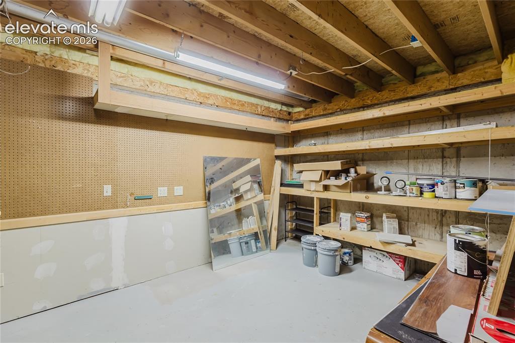 Image 26 of 34: Storage room can also be used as workshop, includes a wash sink