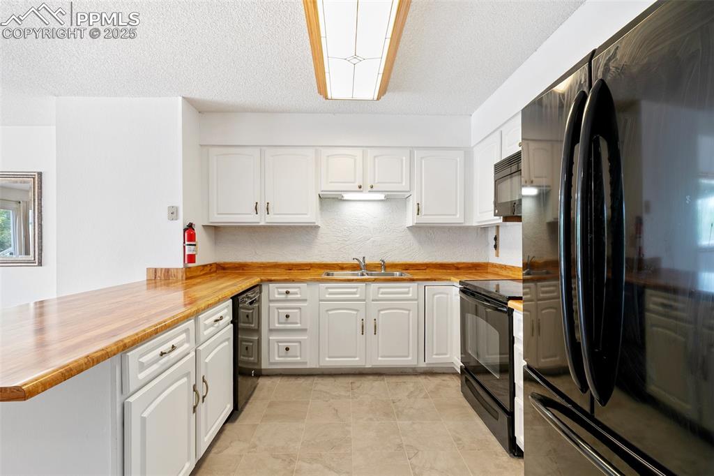 Image 11 of 36: Kitchen