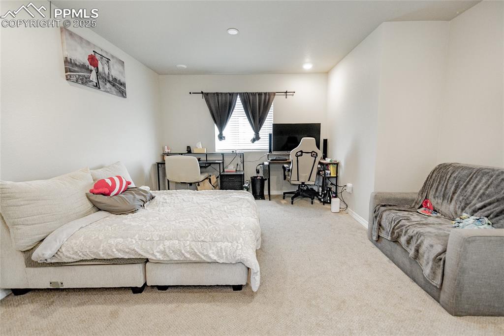 Image 13 of 25: Loft