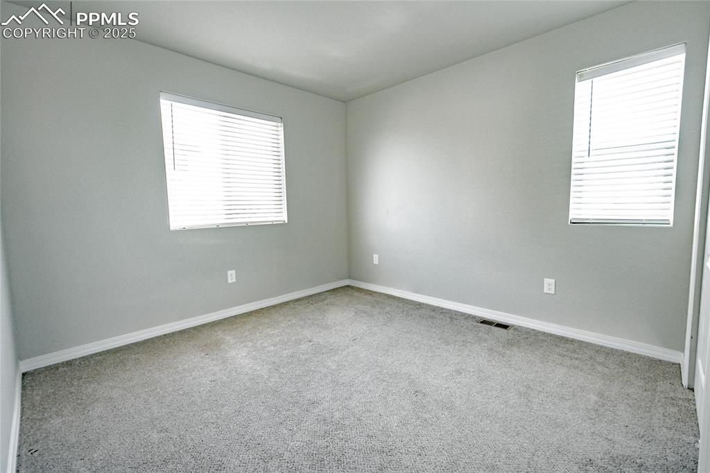 Image 15 of 25: Second bedroom