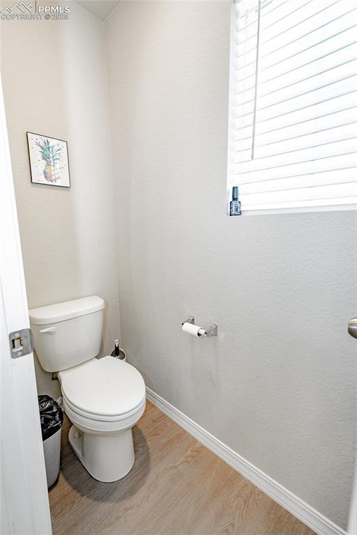 Image 20 of 25: Master water closet