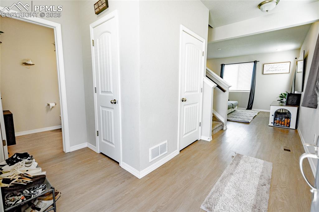 Image 3 of 25: Entryway