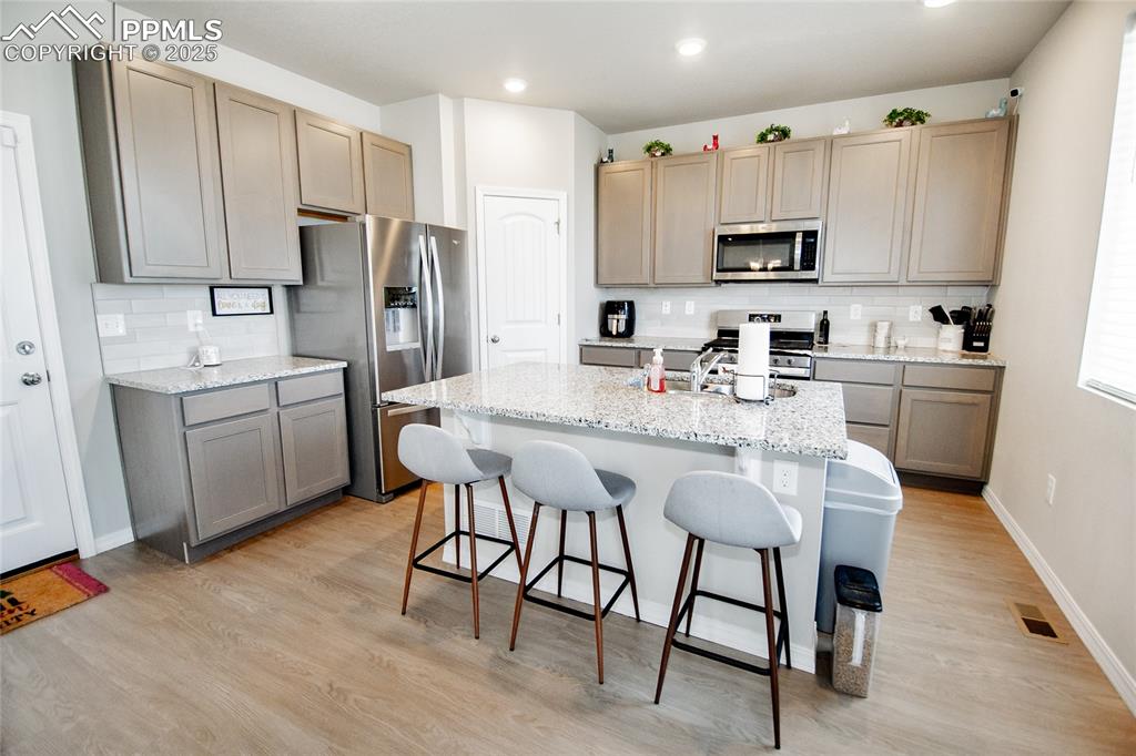 Image 8 of 25: Kitchen with breakfast bar area/island