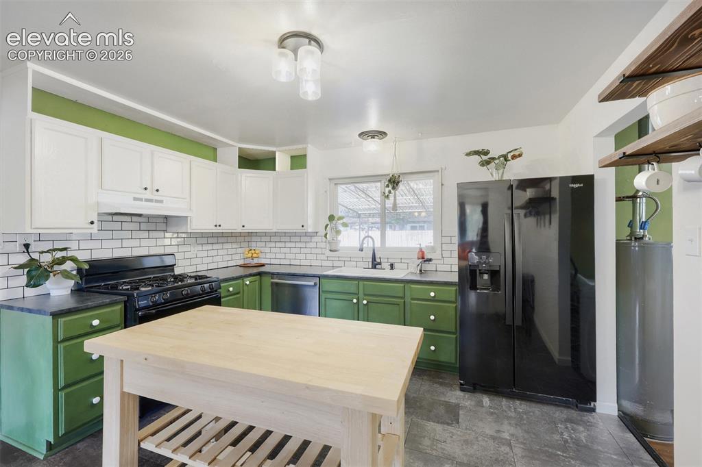 Image 7 of 20: Open kitchen with built-ins open shelving