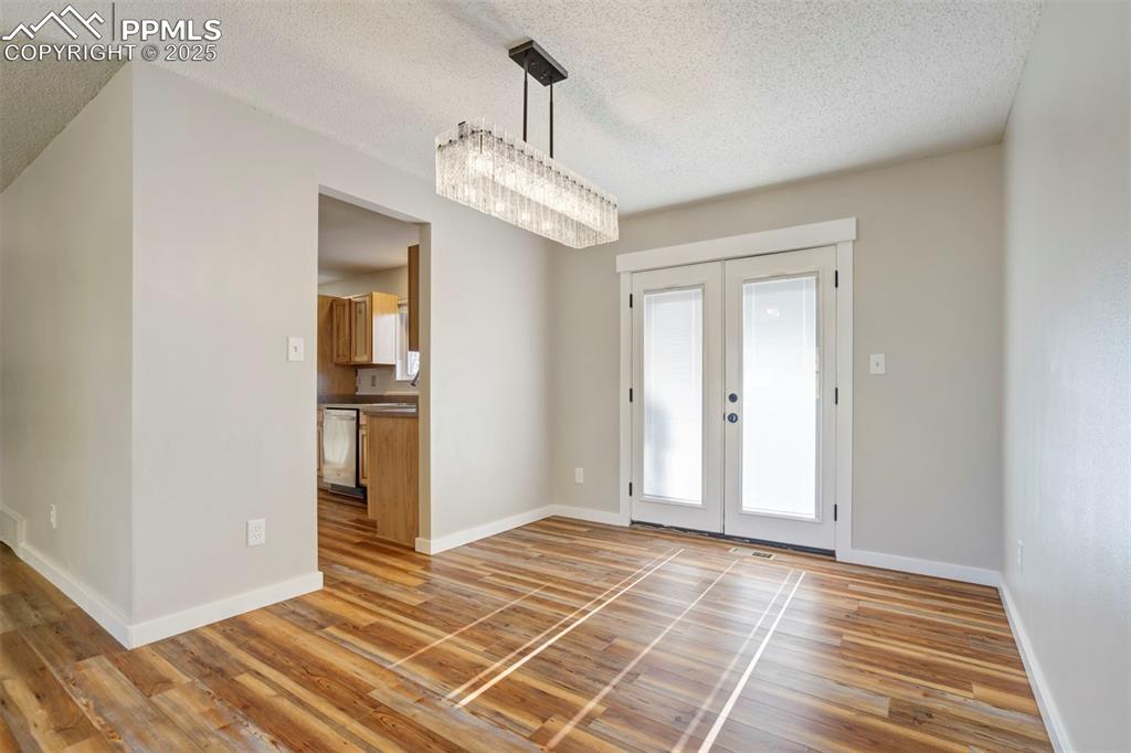 Image 13 of 49: Dining Area