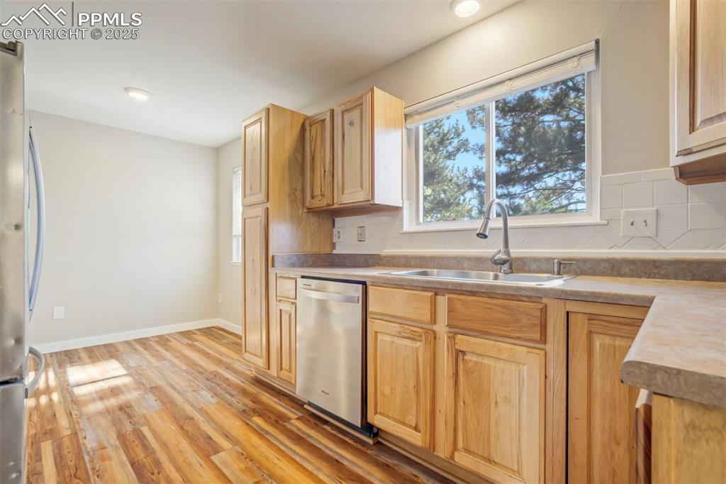 Image 15 of 49: Kitchen