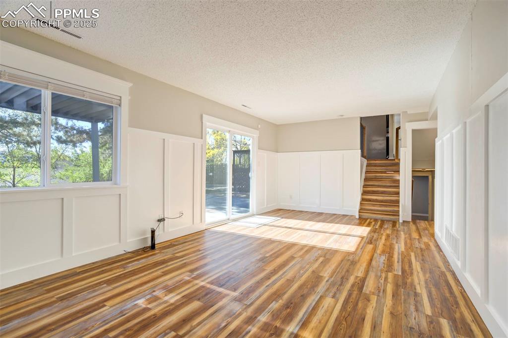 Image 19 of 49: Family Room