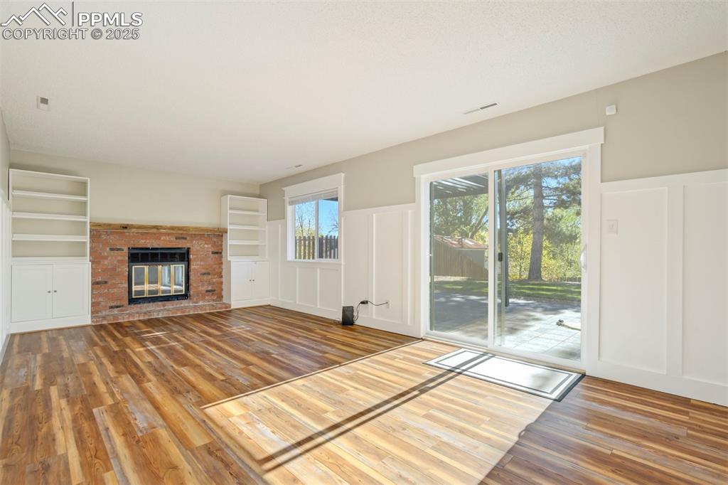 Image 21 of 49: Family Room