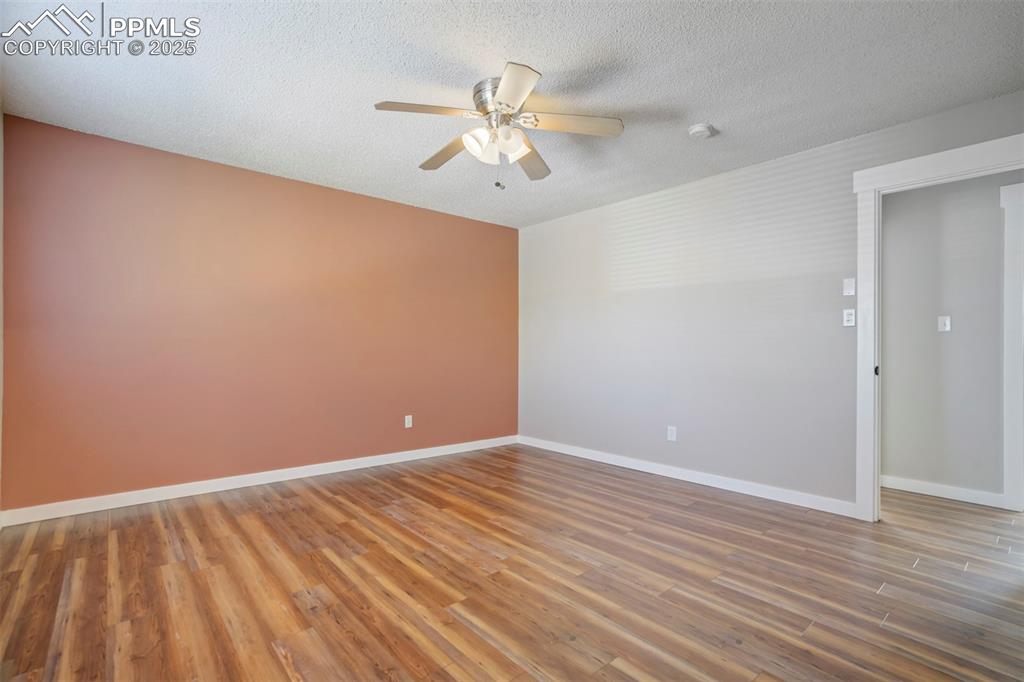 Image 23 of 49: Bedroom