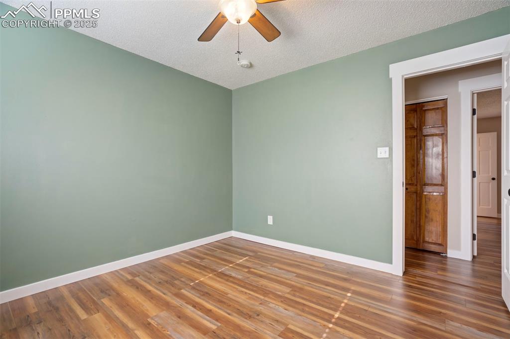 Image 32 of 49: Bedroom