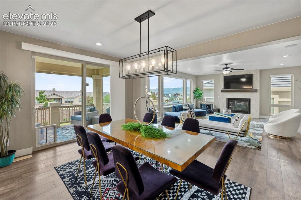 Image 8 of 50: Dining Area
