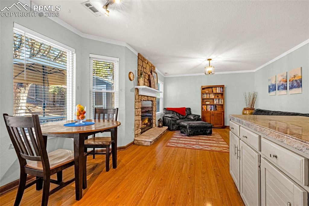 Image 20 of 44: Dining Area