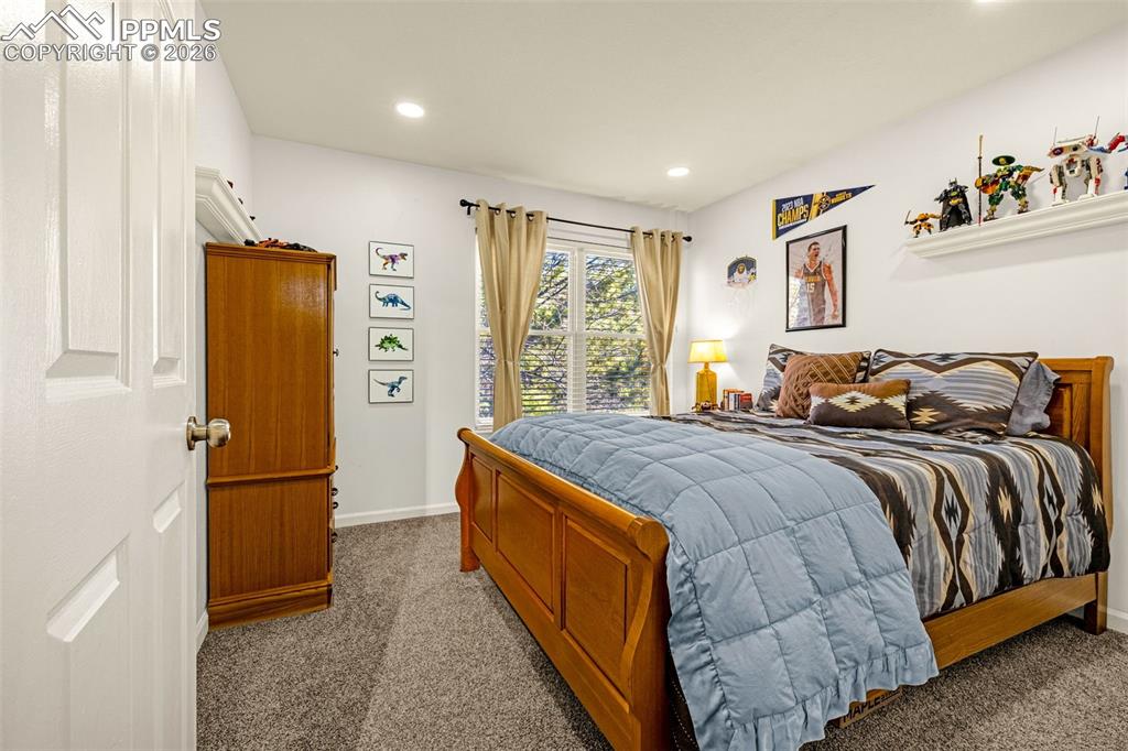 Image 28 of 44: Bedroom