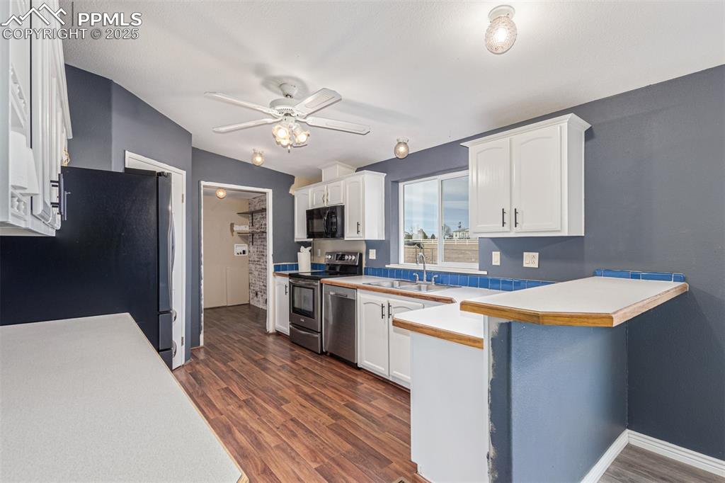 Image 15 of 34: Kitchen