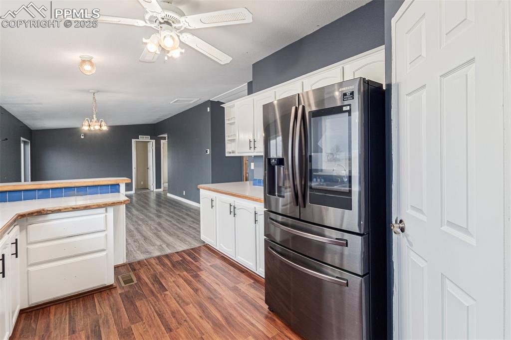 Image 17 of 34: Kitchen