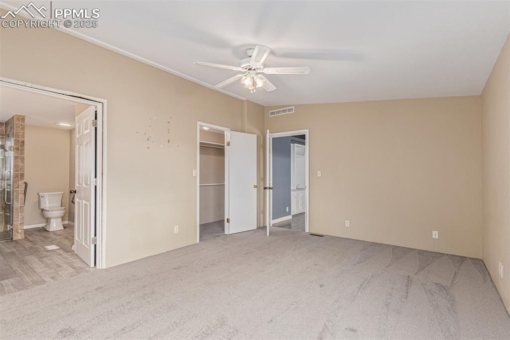 Image 20 of 34: Bedroom