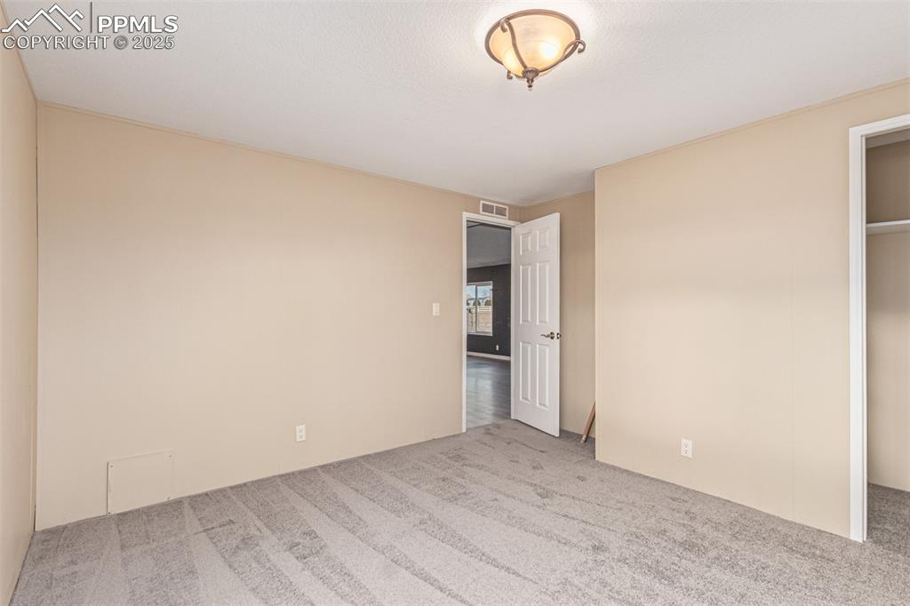 Image 26 of 34: Bedroom