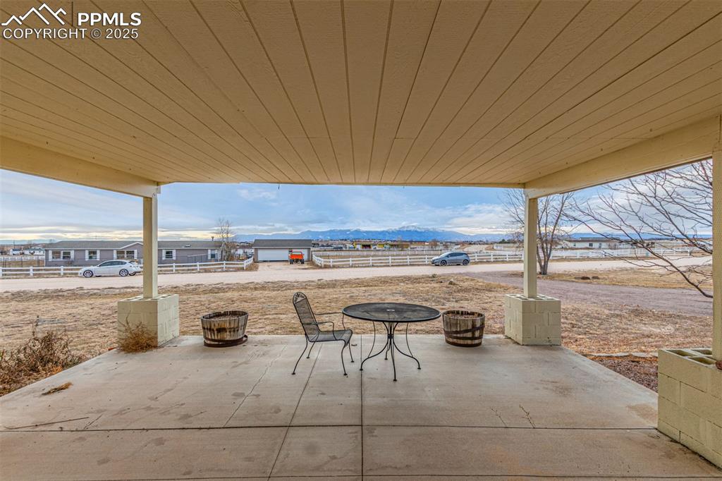 Image 31 of 34: Patio