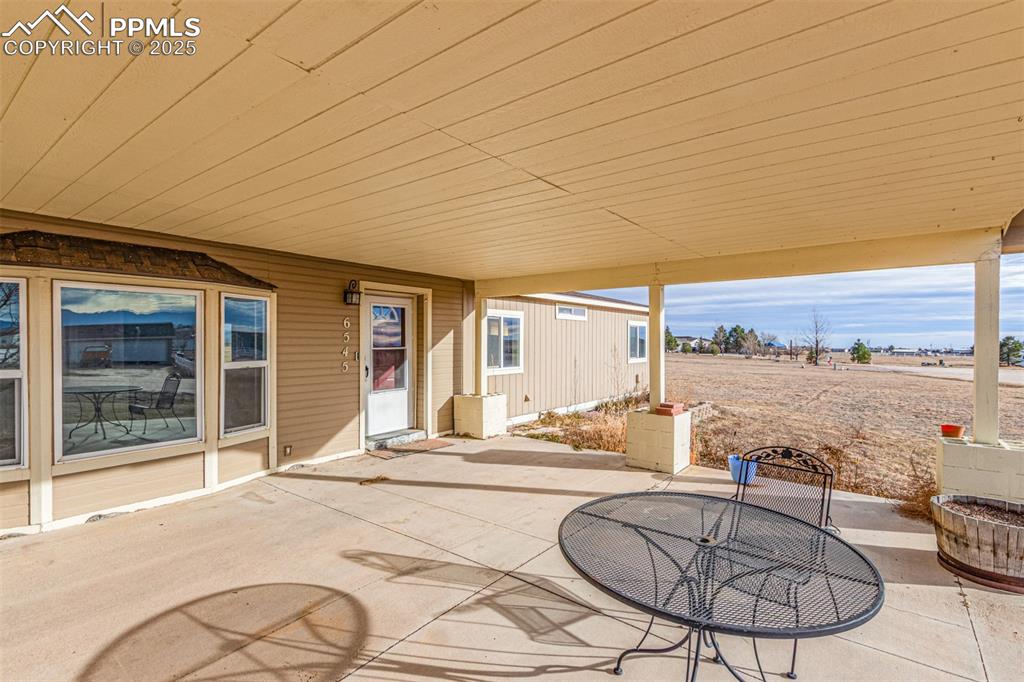 Image 6 of 34: Patio