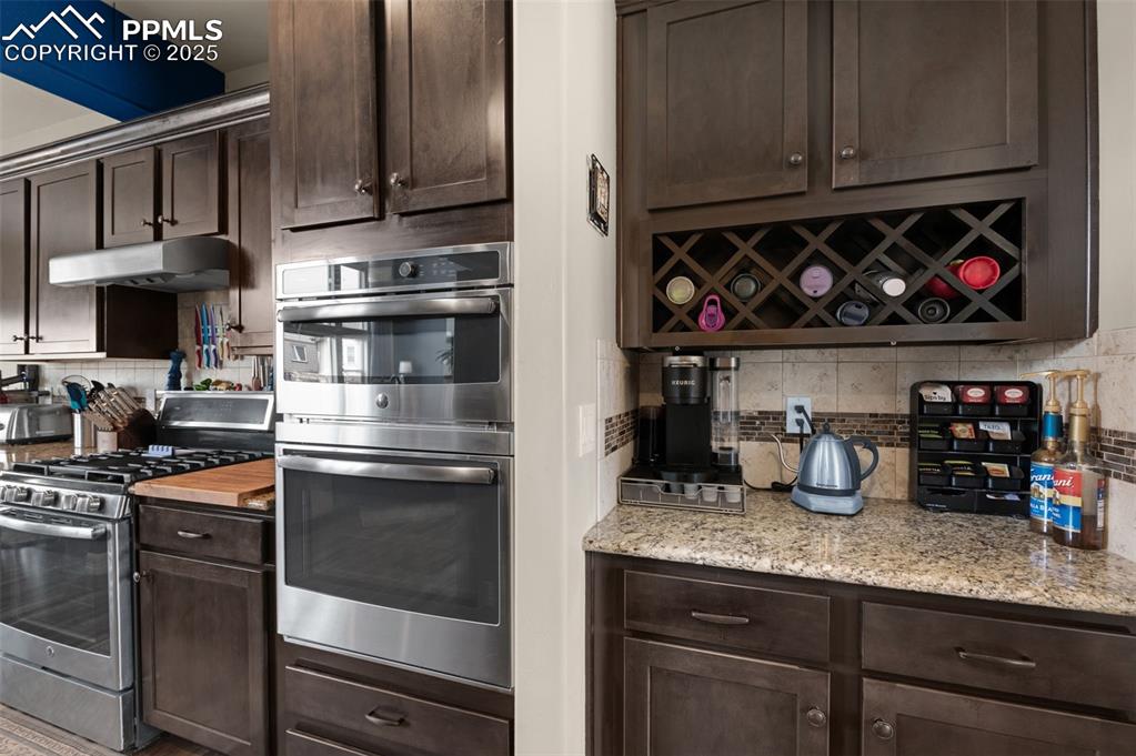 Image 11 of 36: Kitchen